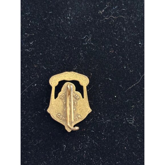 Vintage First Communion Souvenir Pin Jesus & Child Gold-Tone Metal Religious Bro - Picture 2 of 6